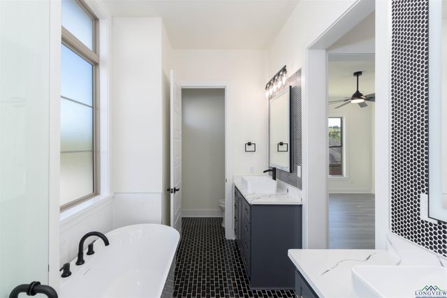 1340 Fairfield Ln, Tyler, TX 75703