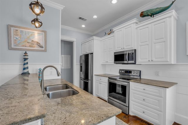 911 Tidelands Drive, Crystal Beach, TX 77650