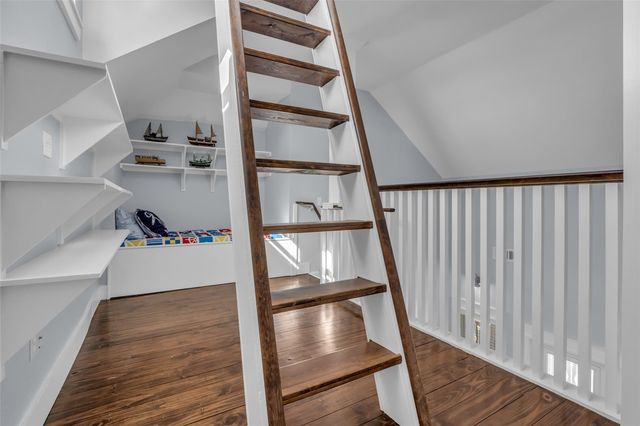 911 Tidelands Drive, Crystal Beach, TX 77650