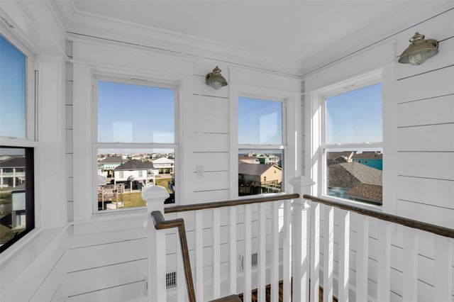 911 Tidelands Drive, Crystal Beach, TX 77650