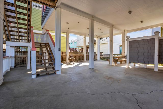 911 Tidelands Drive, Crystal Beach, TX 77650