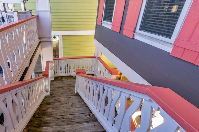 911 Tidelands Drive, Crystal Beach, TX 77650