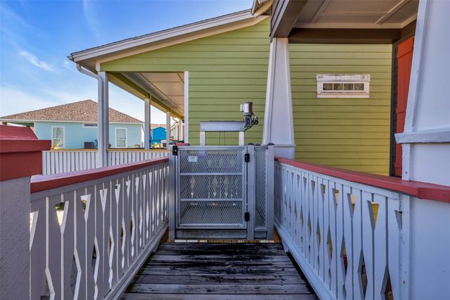 911 Tidelands Drive, Crystal Beach, TX 77650