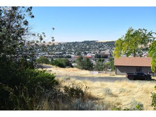 27 Se KIRK Pl, Pendleton, OR 97801