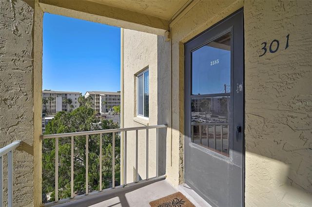 3585 LAKE BAYSHORE DRIVE J-301, Bradenton, FL 34205