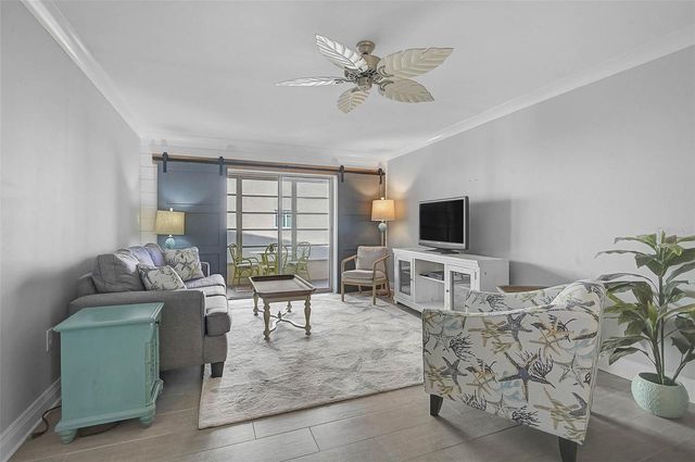 3585 LAKE BAYSHORE DRIVE J-301, Bradenton, FL 34205