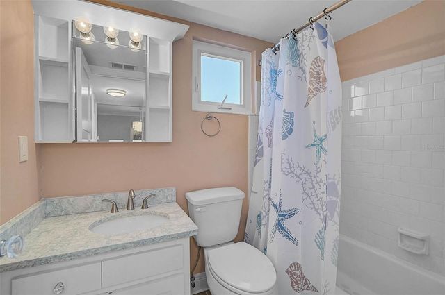 3585 LAKE BAYSHORE DRIVE J-301, Bradenton, FL 34205