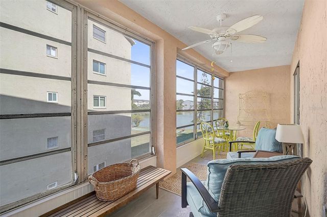 3585 LAKE BAYSHORE DRIVE J-301, Bradenton, FL 34205