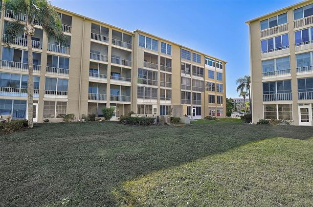 3585 LAKE BAYSHORE DRIVE J-301, Bradenton, FL 34205