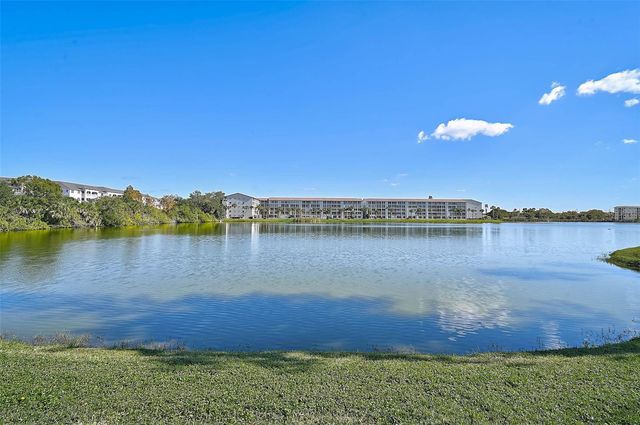 3585 LAKE BAYSHORE DRIVE J-301, Bradenton, FL 34205