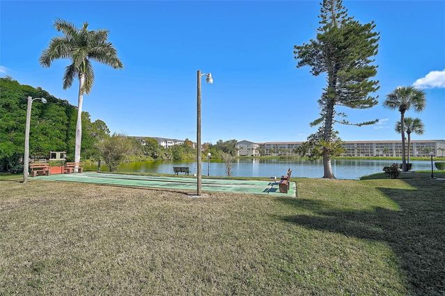 3585 LAKE BAYSHORE DRIVE J-301, Bradenton, FL 34205
