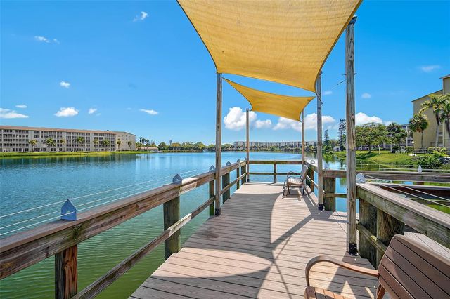 3585 LAKE BAYSHORE DRIVE J-301, Bradenton, FL 34205