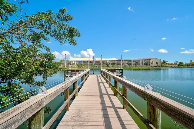 3585 LAKE BAYSHORE DRIVE J-301, Bradenton, FL 34205