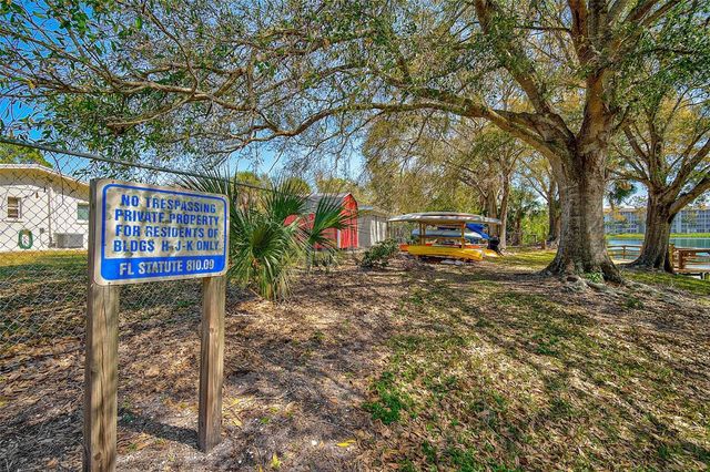 3585 LAKE BAYSHORE DRIVE J-301, Bradenton, FL 34205