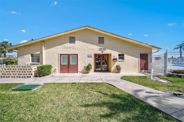 3585 LAKE BAYSHORE DRIVE J-301, Bradenton, FL 34205