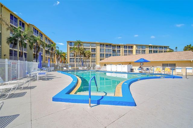 3585 LAKE BAYSHORE DRIVE J-301, Bradenton, FL 34205