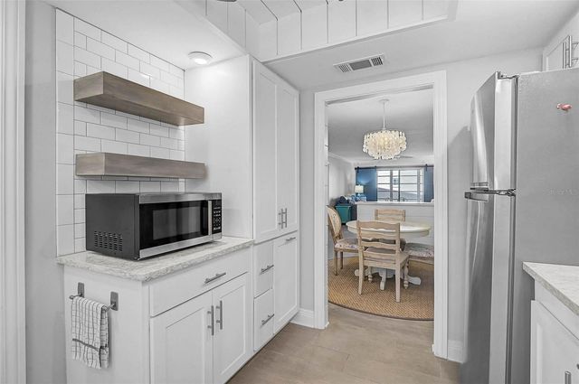 3585 LAKE BAYSHORE DRIVE J-301, Bradenton, FL 34205