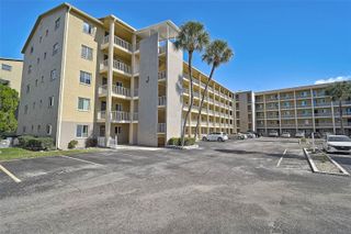 3585 LAKE BAYSHORE DRIVE J-301, Bradenton, FL 34205