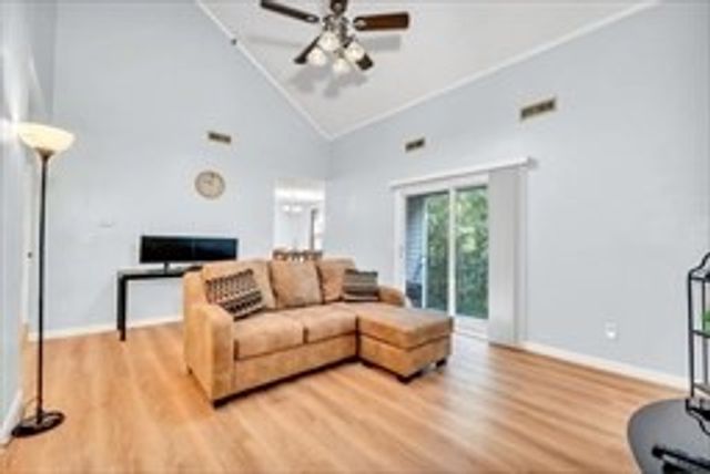 124 Tennis Plaza Rd 40, Dracut, MA 01826