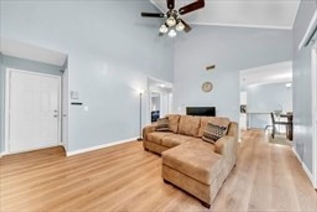 124 Tennis Plaza Rd 40, Dracut, MA 01826