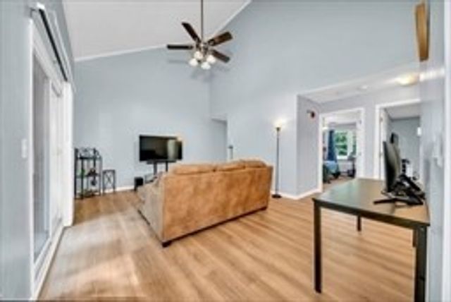 124 Tennis Plaza Rd 40, Dracut, MA 01826