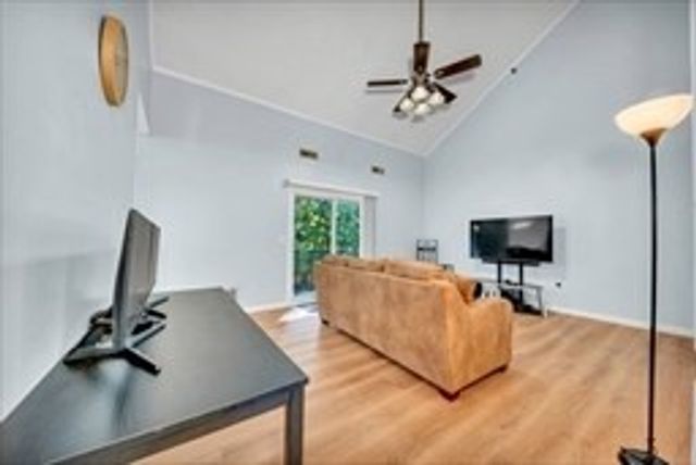 124 Tennis Plaza Rd 40, Dracut, MA 01826