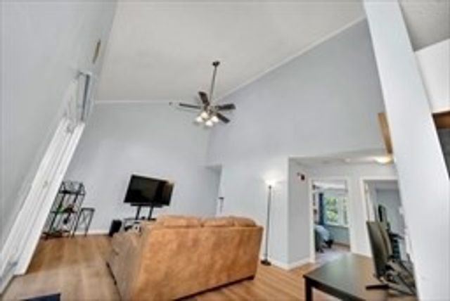 124 Tennis Plaza Rd 40, Dracut, MA 01826