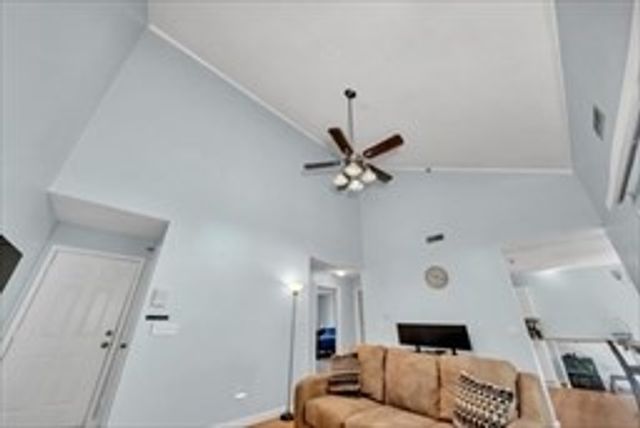 124 Tennis Plaza Rd 40, Dracut, MA 01826