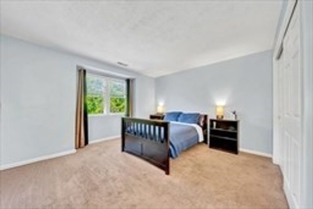 124 Tennis Plaza Rd 40, Dracut, MA 01826