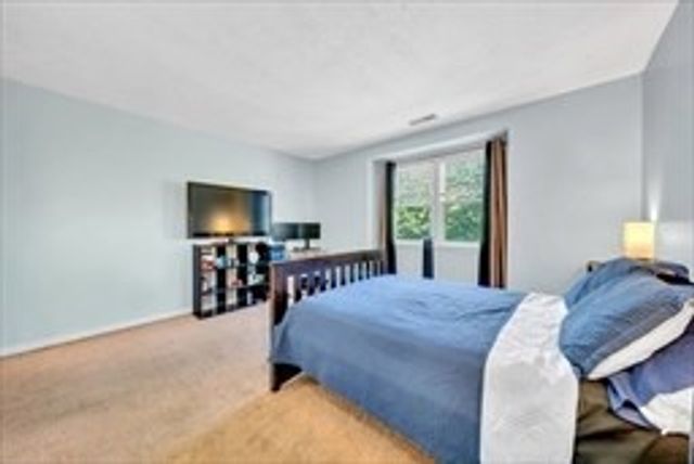 124 Tennis Plaza Rd 40, Dracut, MA 01826