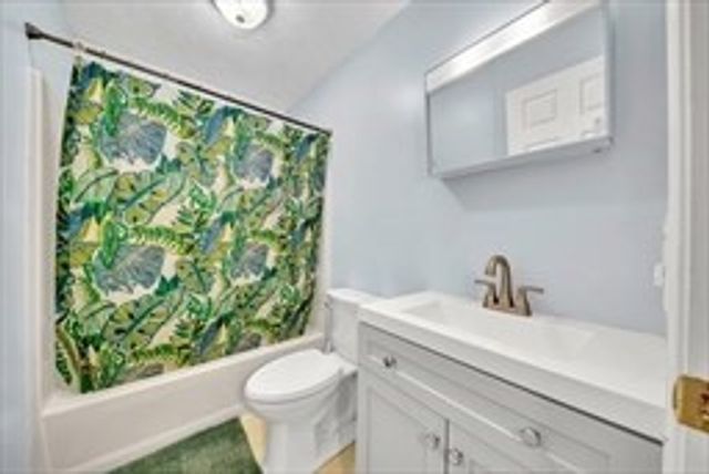 124 Tennis Plaza Rd 40, Dracut, MA 01826