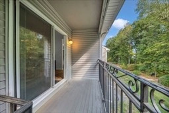 124 Tennis Plaza Rd 40, Dracut, MA 01826