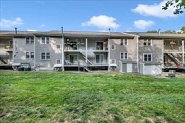 124 Tennis Plaza Rd 40, Dracut, MA 01826