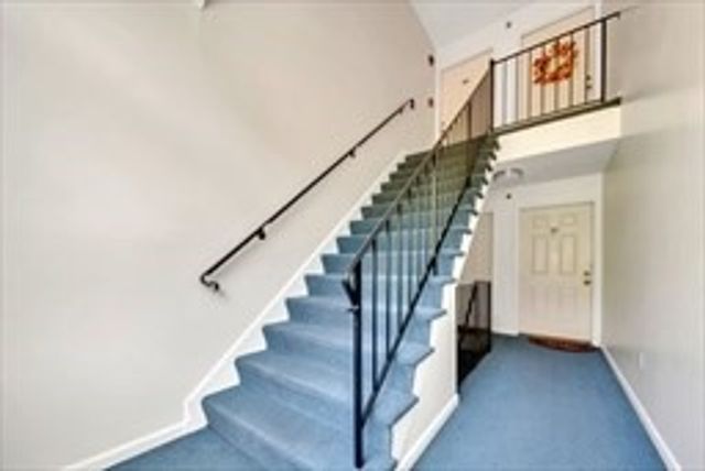 124 Tennis Plaza Rd 40, Dracut, MA 01826