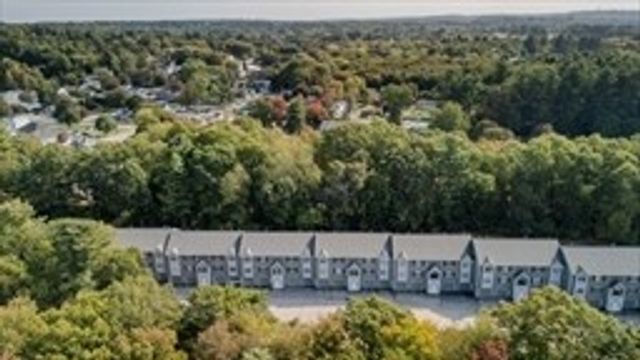 124 Tennis Plaza Rd 40, Dracut, MA 01826