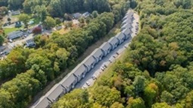 124 Tennis Plaza Rd 40, Dracut, MA 01826