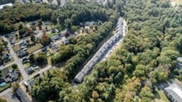 124 Tennis Plaza Rd 40, Dracut, MA 01826