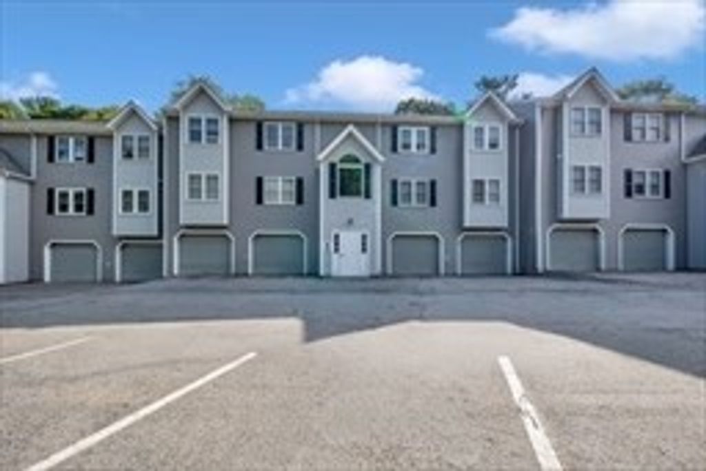 124 Tennis Plaza Rd 40, Dracut, MA 01826
