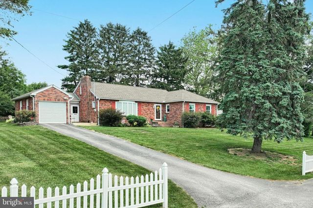 24 ADAMS ST, Windsor, PA 17366