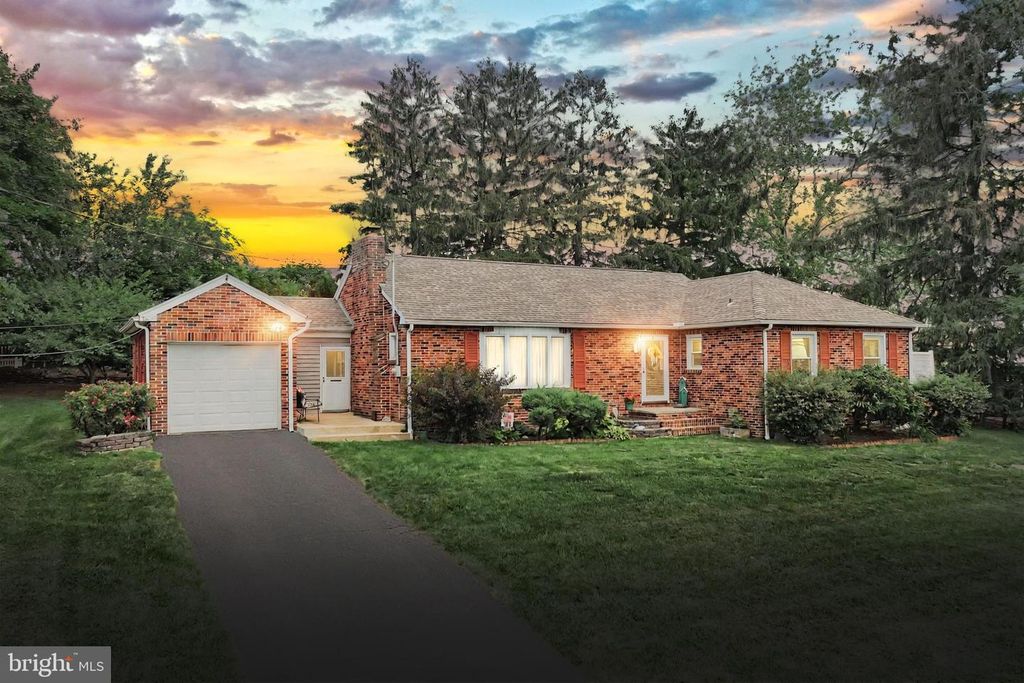 24 ADAMS ST, Windsor, PA 17366
