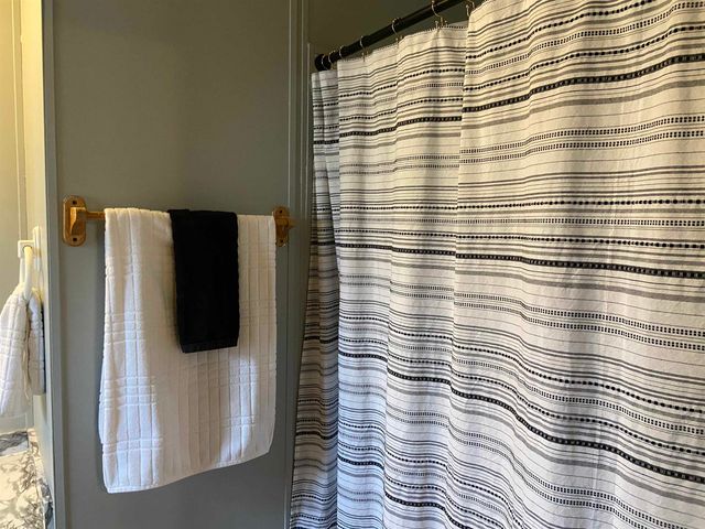 2001 E 53rd St S, Wichita, KS 67216