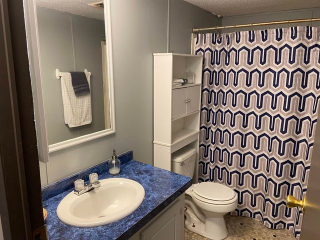 2001 E 53rd St S, Wichita, KS 67216