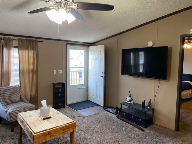 2001 E 53rd St S, Wichita, KS 67216