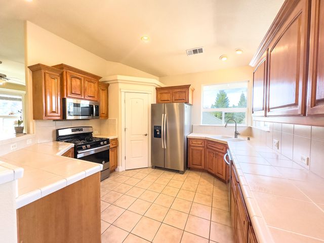 531 Fair Hill Drive, Redding, CA 96003
