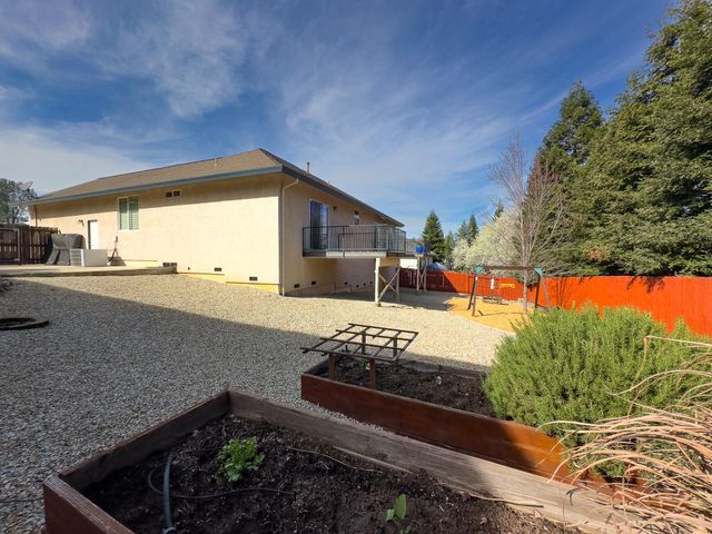 531 Fair Hill Drive, Redding, CA 96003