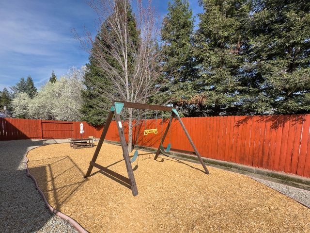 531 Fair Hill Drive, Redding, CA 96003