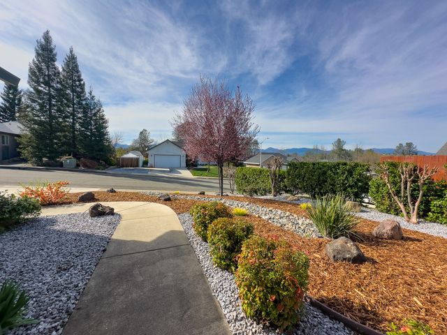 531 Fair Hill Drive, Redding, CA 96003