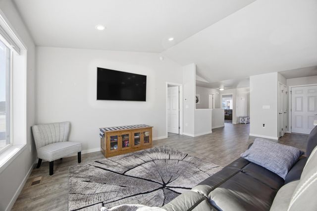 3724 49th Street S, Fargo, ND 58104