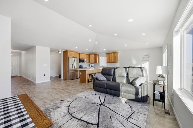 3724 49th Street S, Fargo, ND 58104