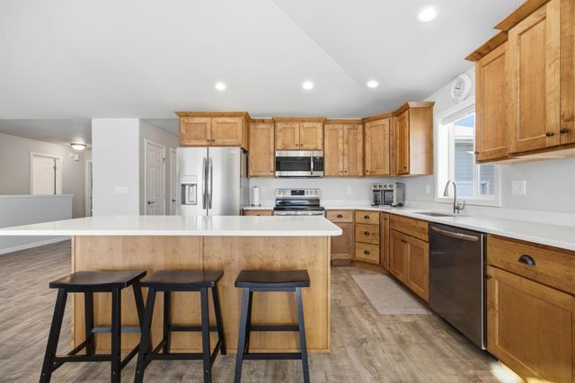 3724 49th Street S, Fargo, ND 58104